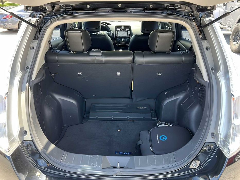 Nissan LEAF      2015