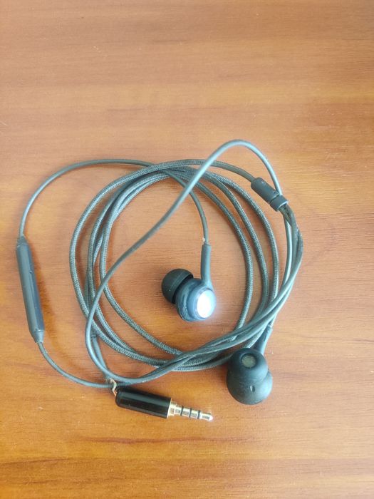 Оригінальні навушники AKG (комплектація смартфона Samsung)
