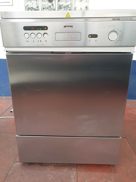 Máquina de lavar instrumentos hospitalares