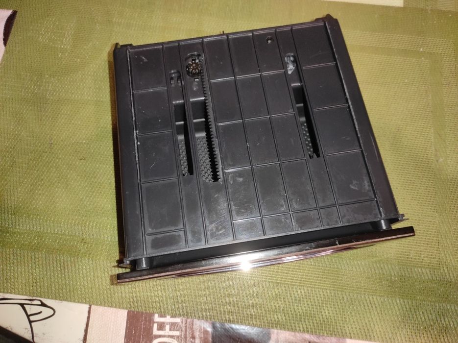 Бардачок  Шкода Суперб 1