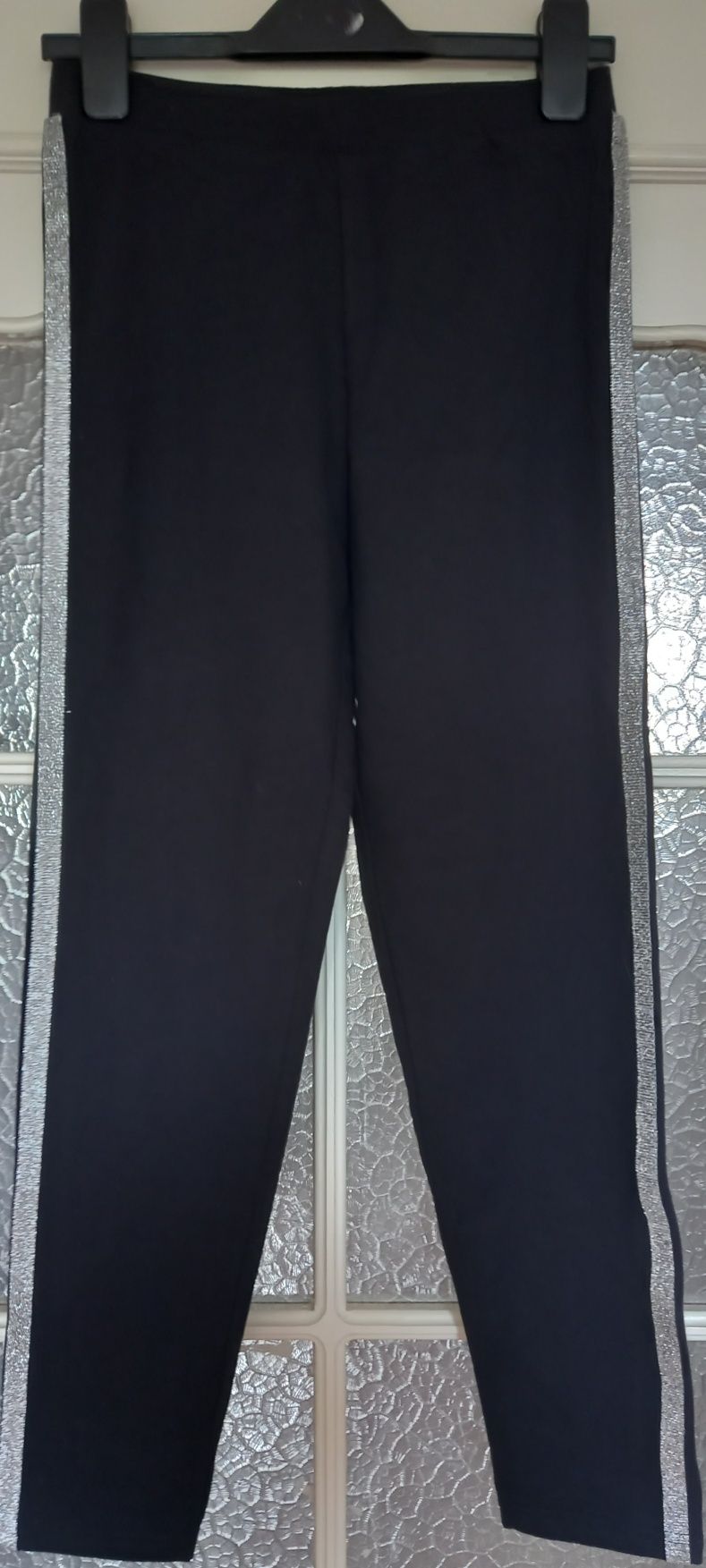 Nowe bawełniane czarne z lampasami legginsy getry 152cm Sinsay