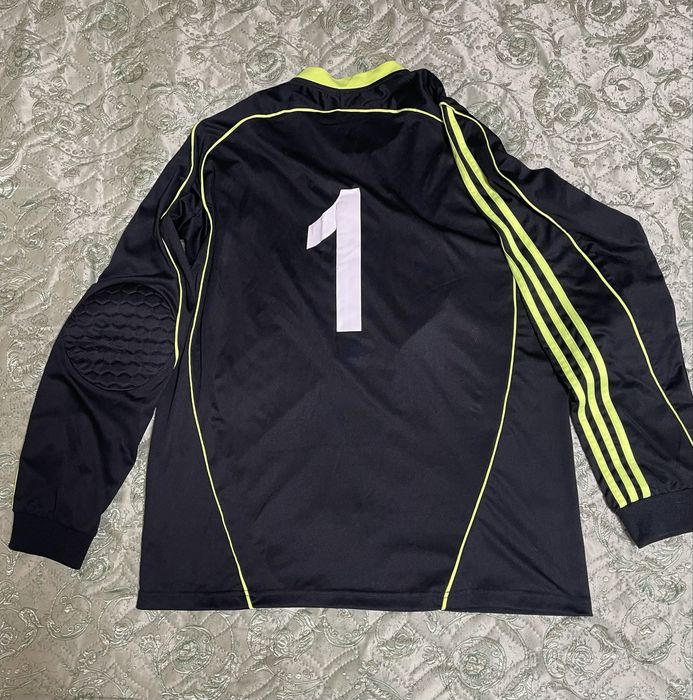 Спортивний одяг. Костюм воротаря спортивноі команди.