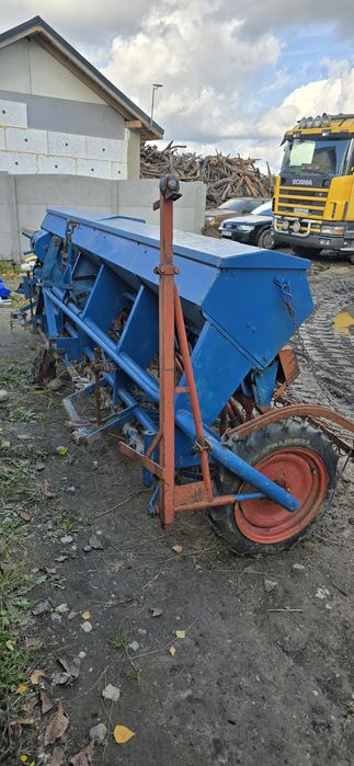 Siewnik zbożowy 4m