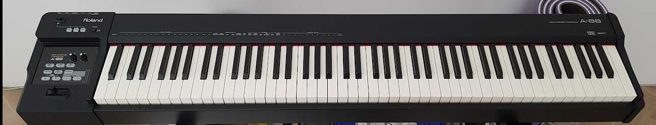 Піаніно Roland A88 MIDI Keyboard Controller