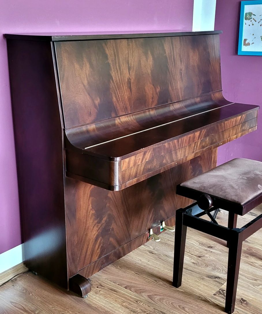 Pianino Aug. Hoffman nr fabr. 8452