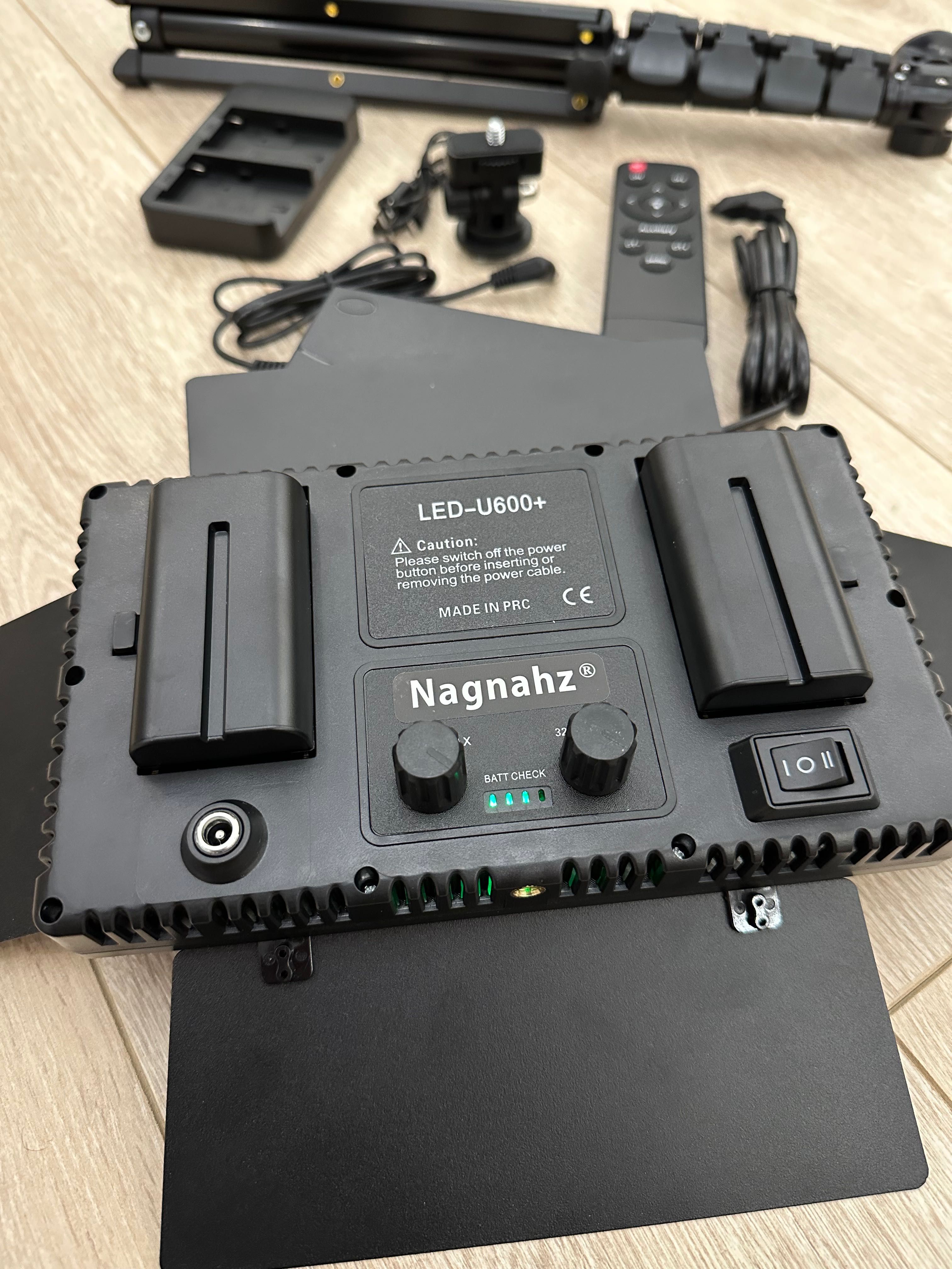 Освітлювач лампа Nagnahz LED U600 Pro  3200К - 5500К  Студійне світло