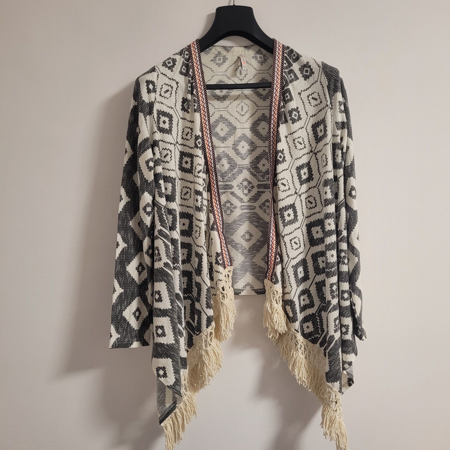 Narzutka/ bluza  z frędzlami