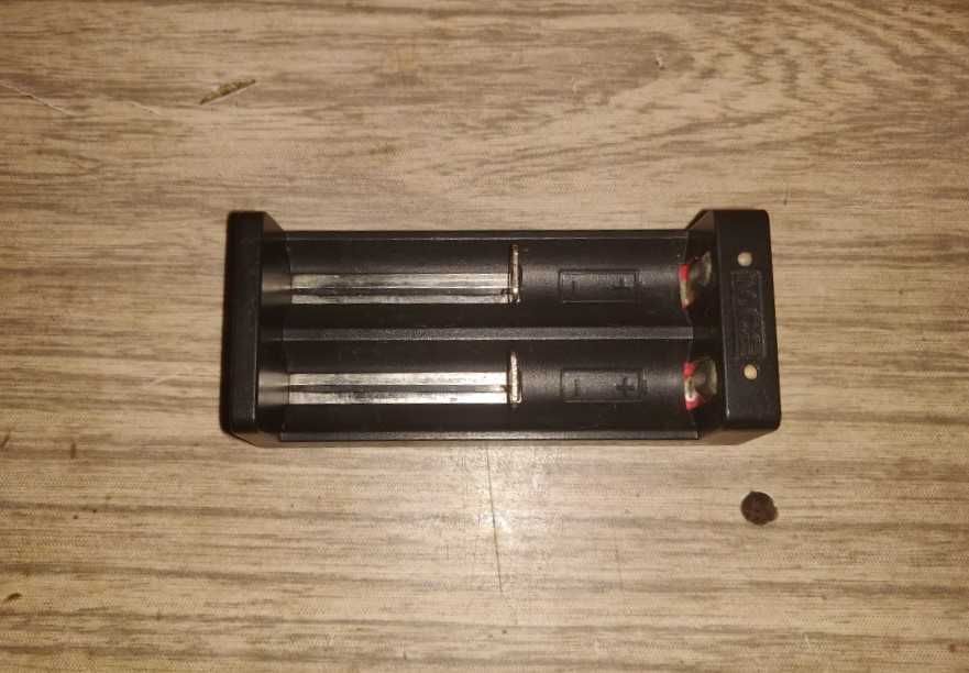 Carregador Pilhas / Baterias (1,2v ; 3,7v ; 9 v)