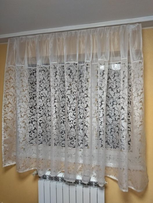 Коротка тюль на кухню.