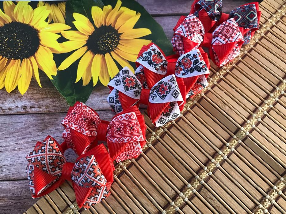 Бантики, резинки для волосся / гумки для волосся