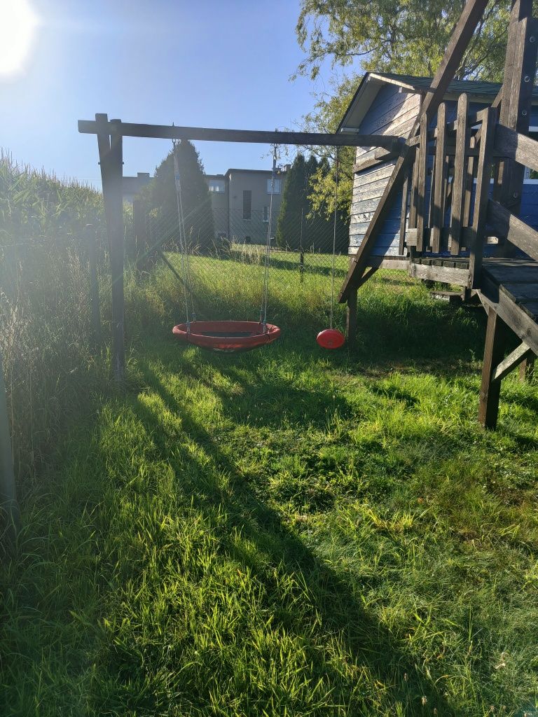 Duży plac zabaw domek