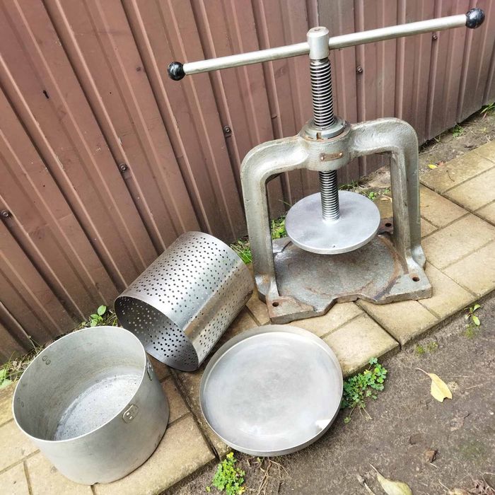 Садовый инвентарь  пресс для сока СССР  6 литров