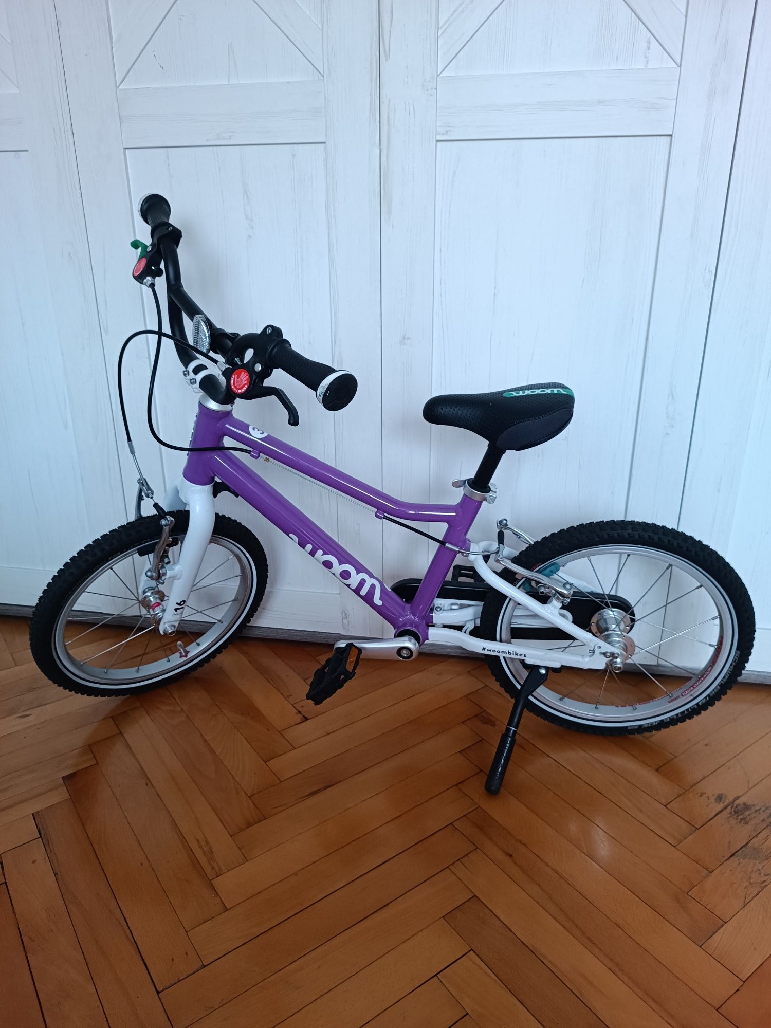 Dziecięcy rower Woom 3 fioletowy z nóżką/stopką