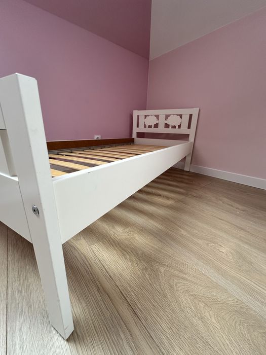 KRITTER Łóżko ze stelarzem i materacem, białe, 70x160 cm