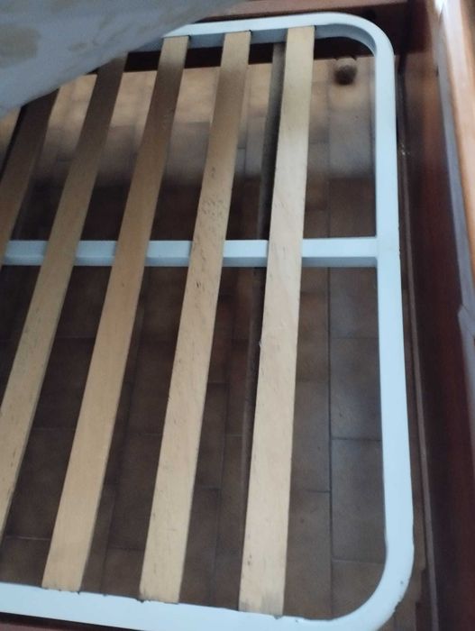 Cama solteiro madeira + estrado + colchão – bom estado