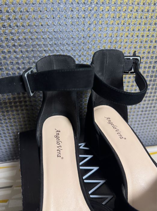 Женсие босоножки замш