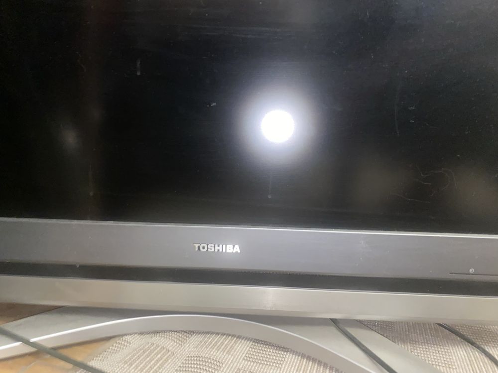 Продам телевизор Toshiba LCD color TV