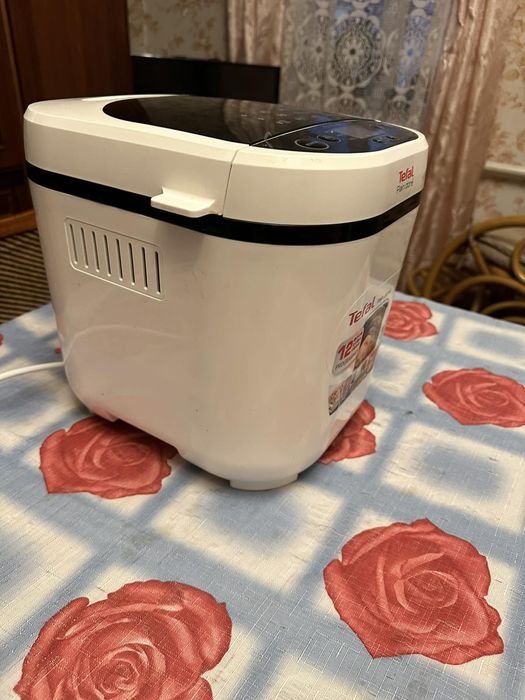 Продам хлібопічку TEFAL PF210138