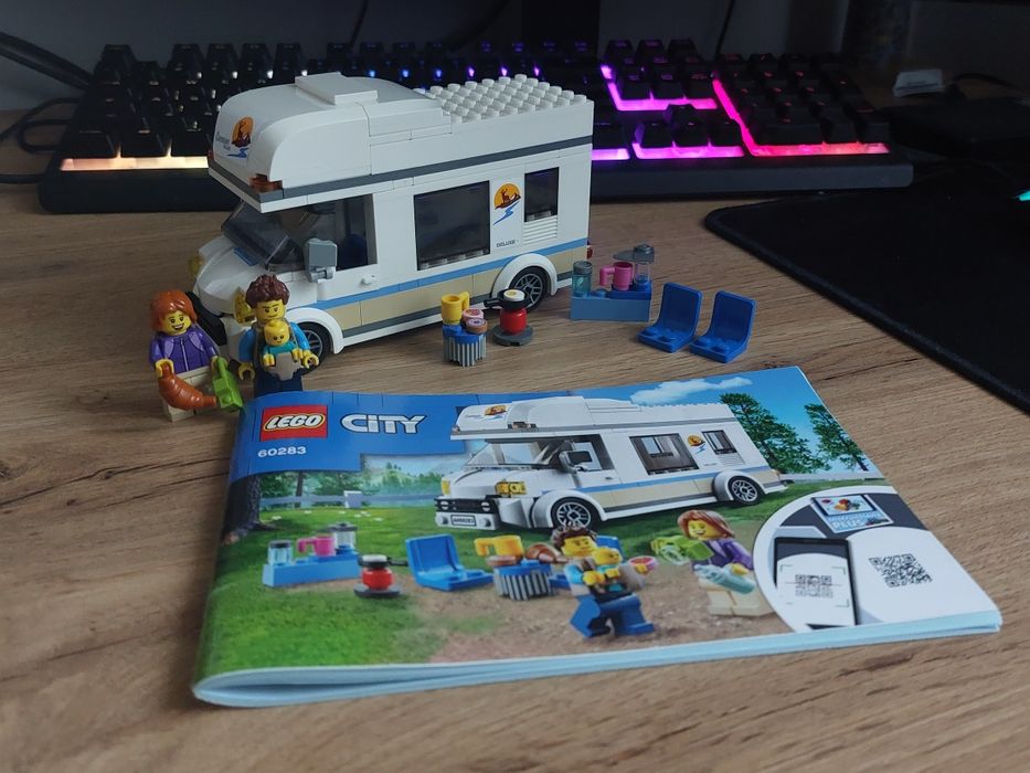 Lego City 60283 Wakacyjny Kamper
