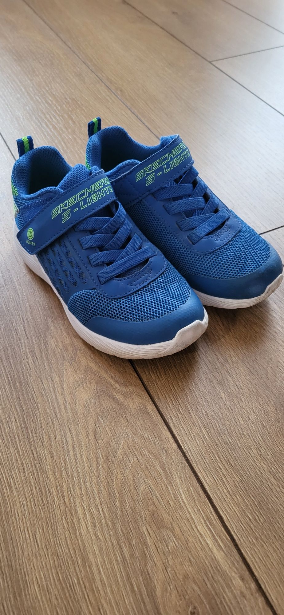 Sprzedam buty dziecięce skechers r. 27,5