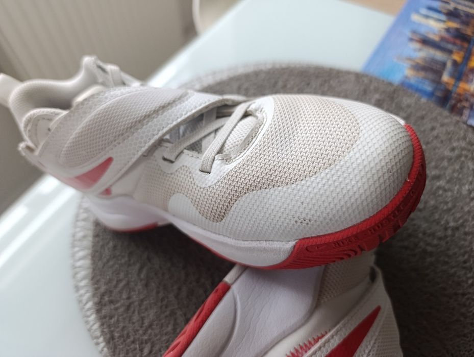 Buty Nike Team Hustle d11 rozmiar 37,5