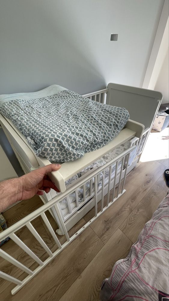 Łóżeczko Country Cot 120×60 z materacem, przewijakiem, szufladą +extra