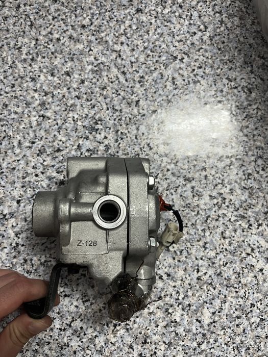 Корпус насоса  гур Субару аутбек , легаси