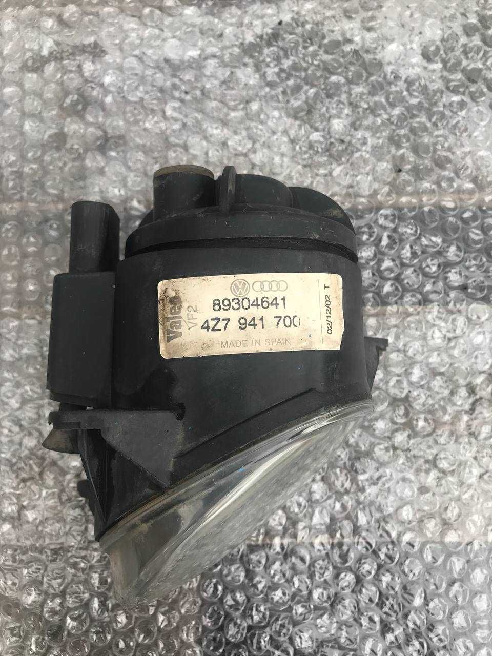 Туманка права Audi A6 C5 Allroad 4Z7941700 ПТФ проти туманна фара