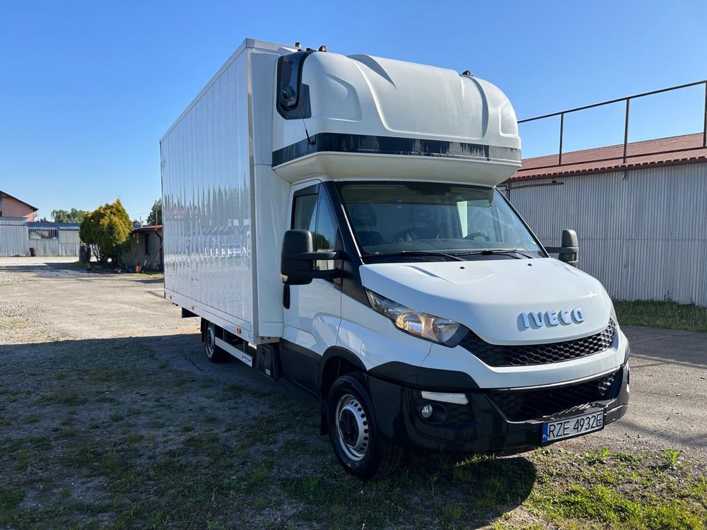 Iveco Daily 3517 na poduszkach, kontener meblowy