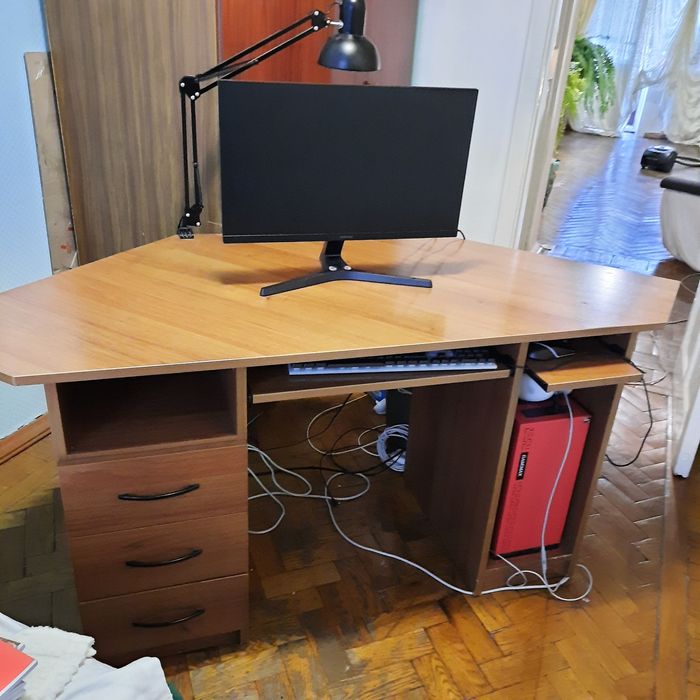 Продам компьютерный стол б/у,  800 грн