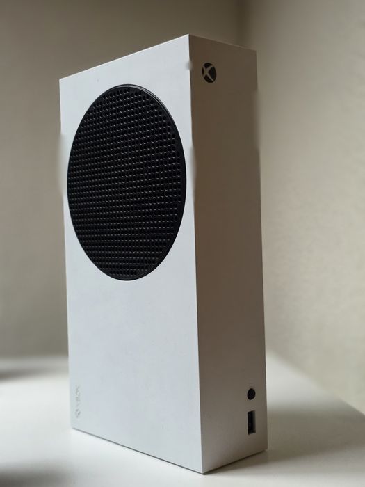Xbox Series S 512GB - C/ 1 Comando + Cabos