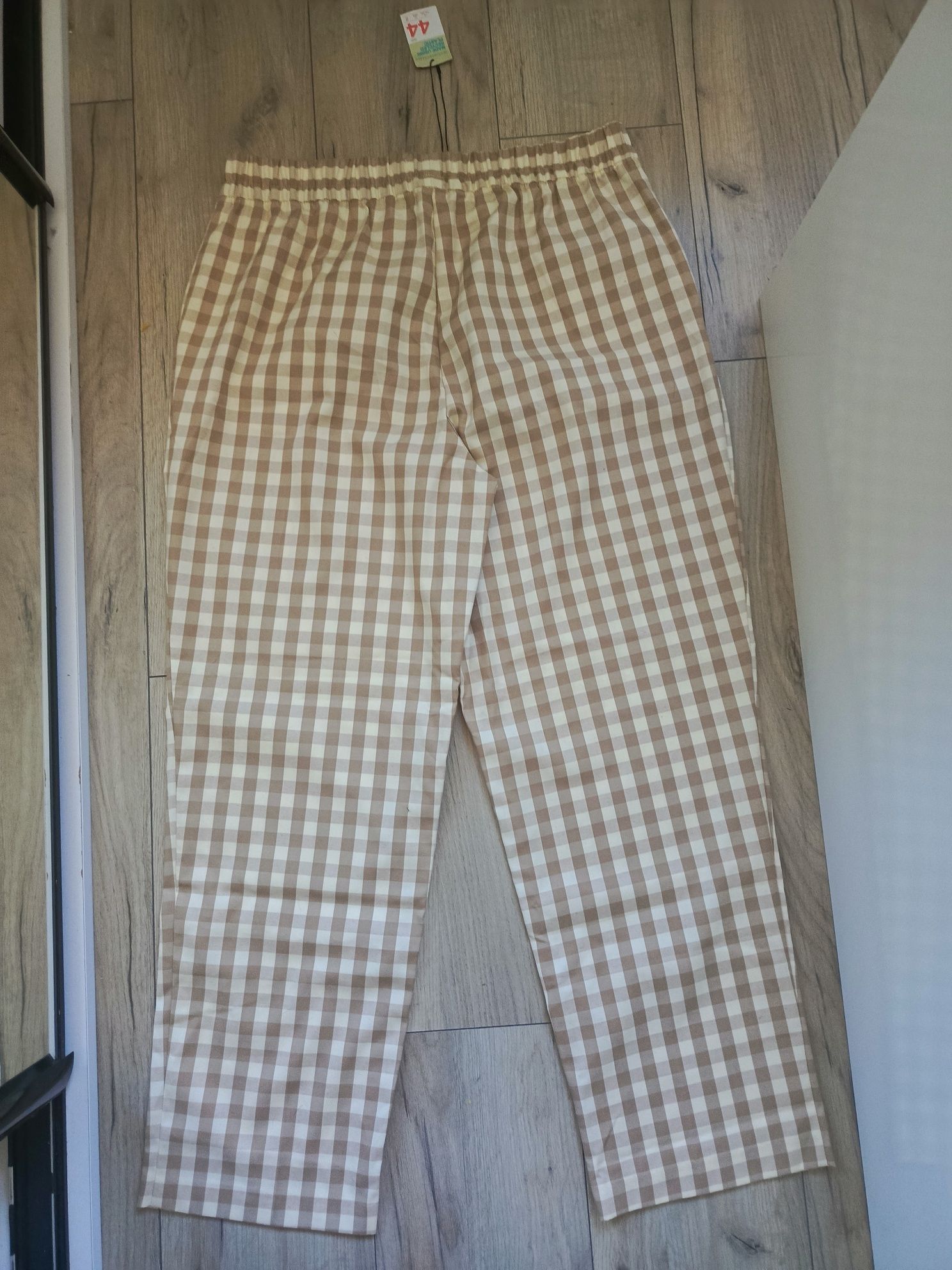 Spodnie damskie nowe