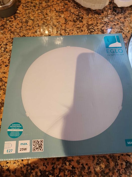 Só 4 euros. Vendo candeeiro novo