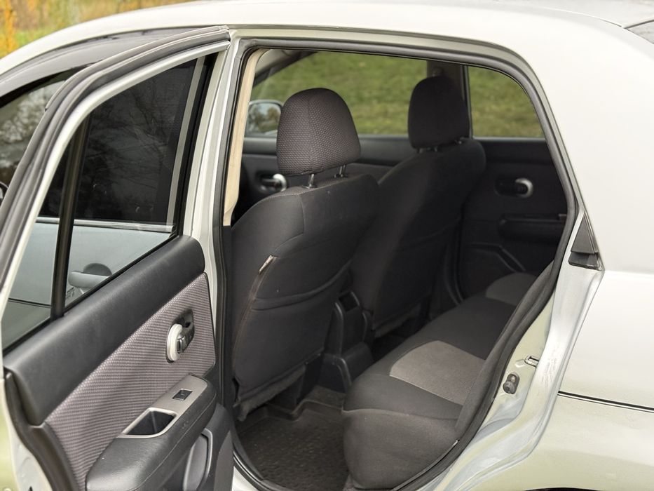 Nissan Tiida, автомат на гарній комплектаціі.