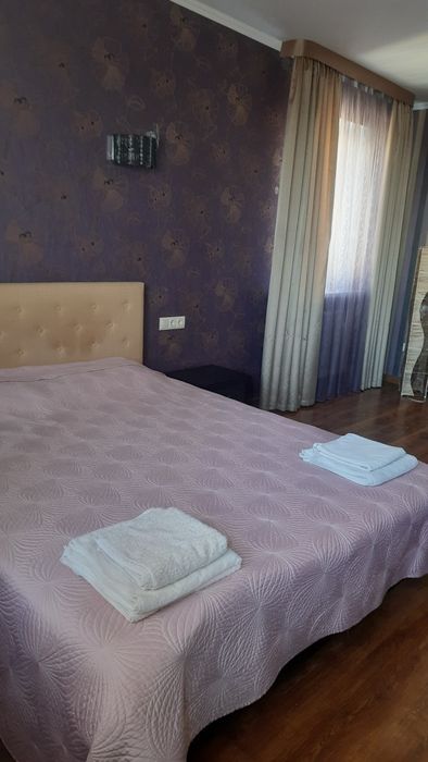 ЛЮКС . .Недалеко від центру. Біля медичного університету ім.