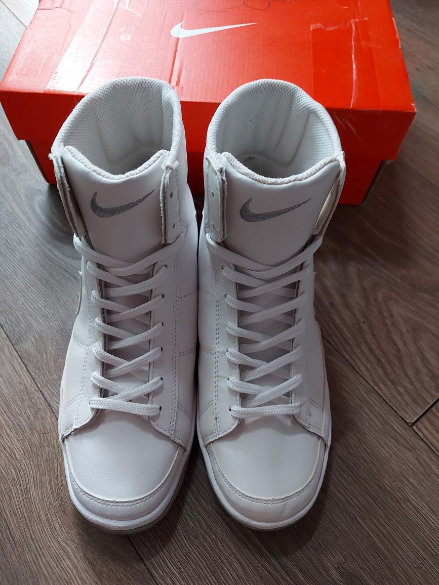 Buty Nike 38,5/39 NOWE