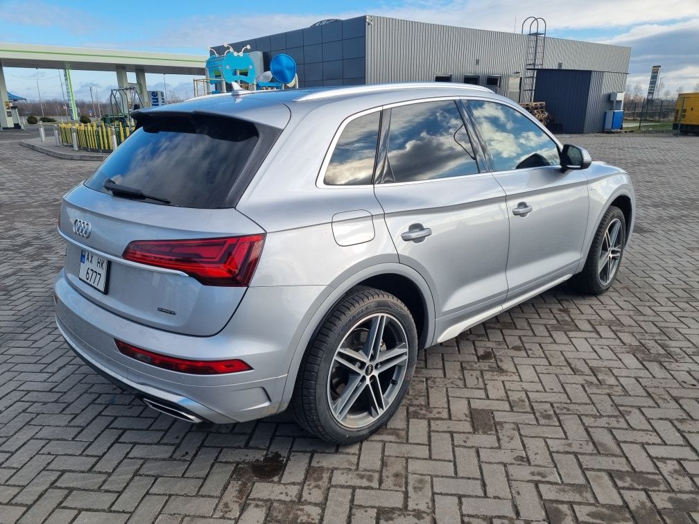 Audi Q5 FY 55e TFSI PHEV S-tronic (367 к.с.) Quattro • S-Line
Джерело: