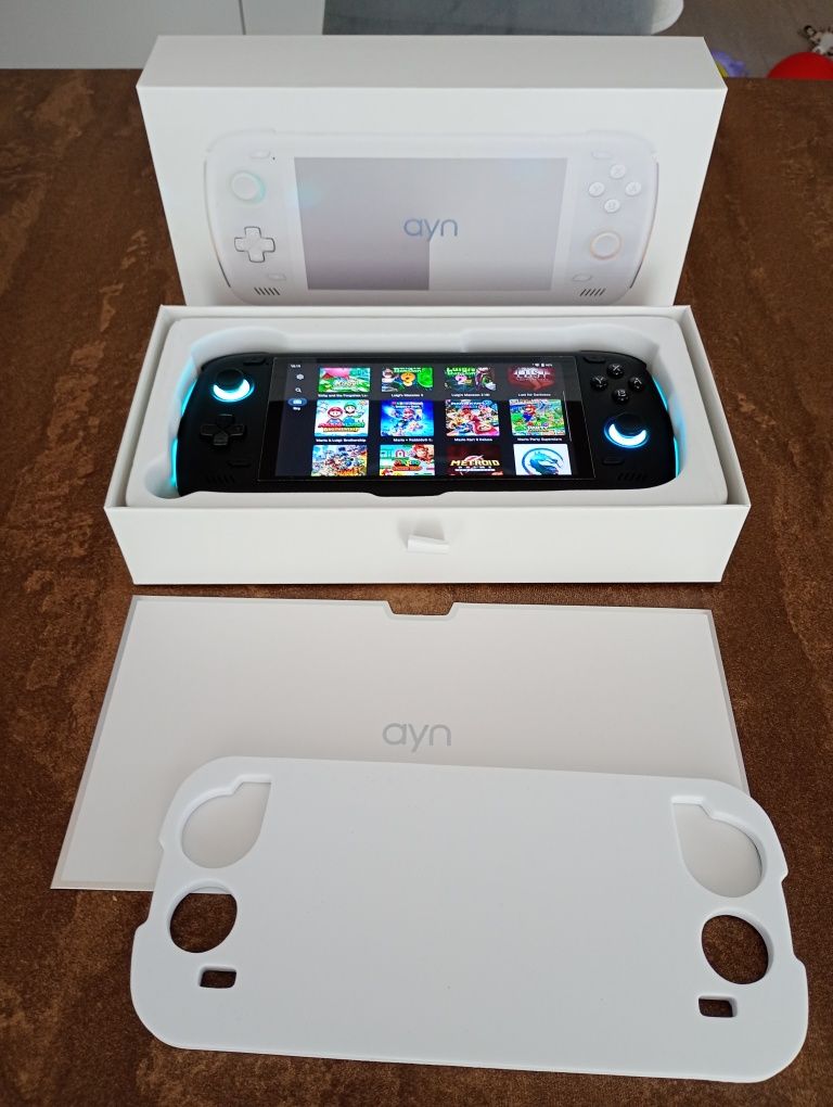 Konsola Ayn Odin 2 Pro Snapdragon 8gen2 12G RAM i 256GB Retro