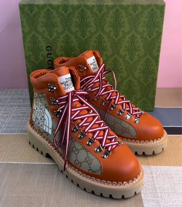 Botas e casaco the north face gucci