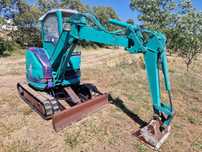 Giratória / Escavadora Komatsu PC12UU-2E - Braço articulado - 2 Ton.