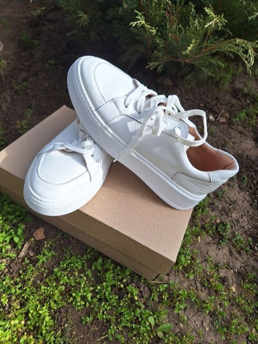 Продам кросовки натуральная кожа.