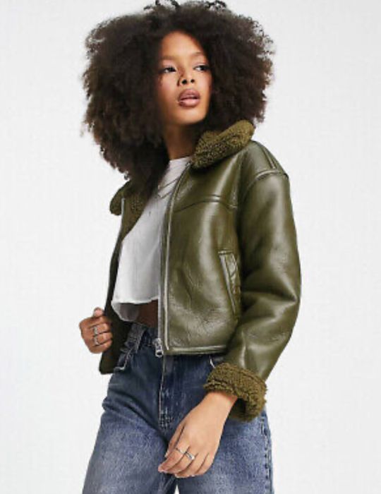 Дублянка. коротка куртка  Bershka