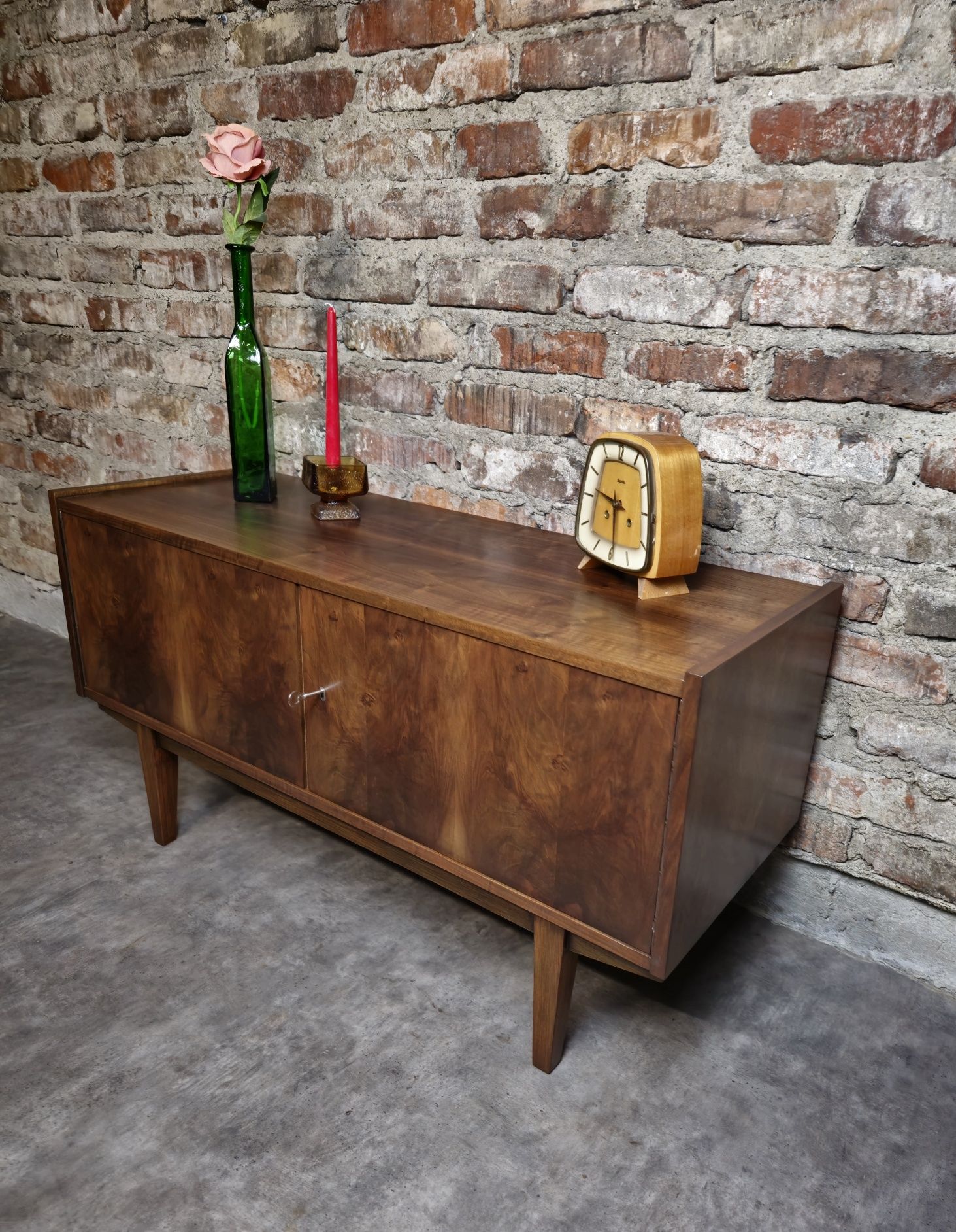 Komoda vintage prl projekt Hałasa po renowacji