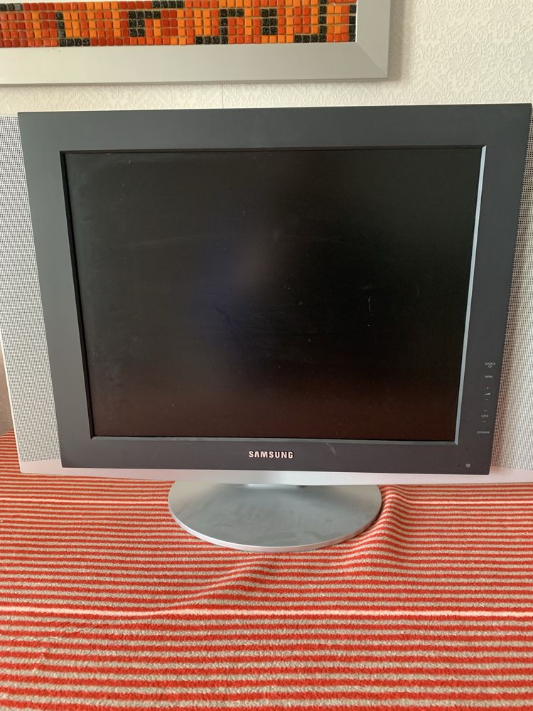 Телевізор Samsung (LE20S52BP) і цифрова антена Vitek (VT - 3853)