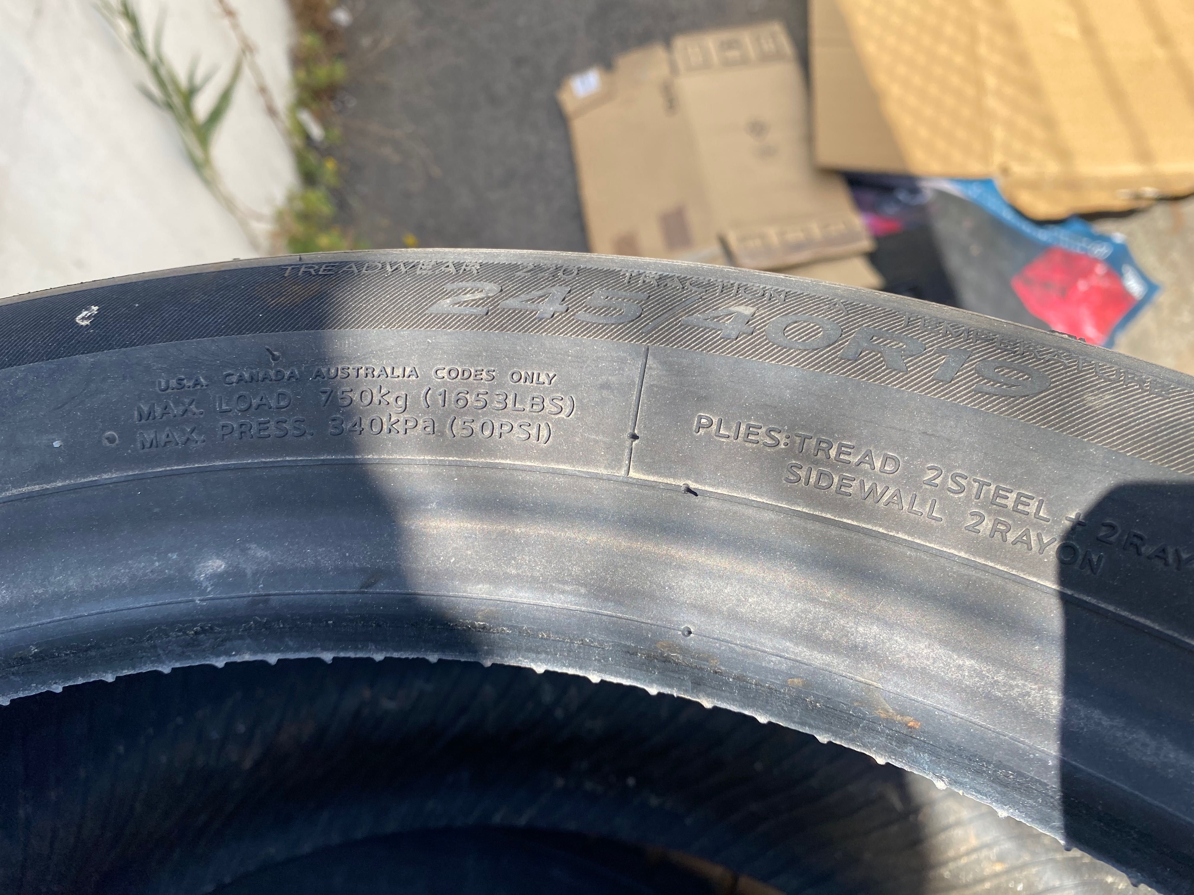 Pneus hankook 245/40/19