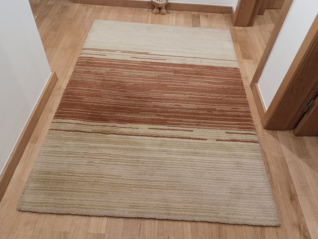 Carpete muito bonita com 1 mês de uso.