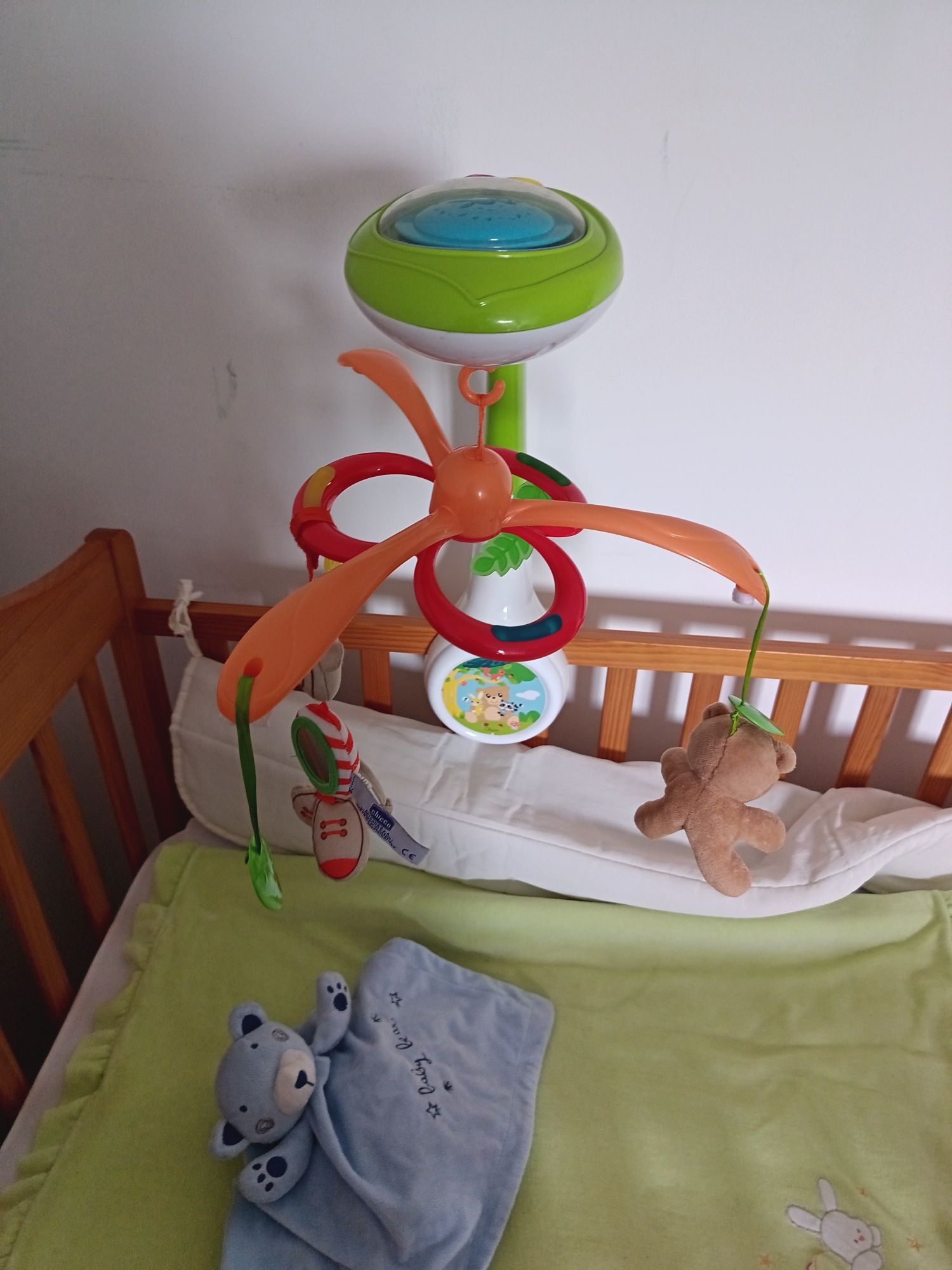 Mobile Berço Chicco funciona bem