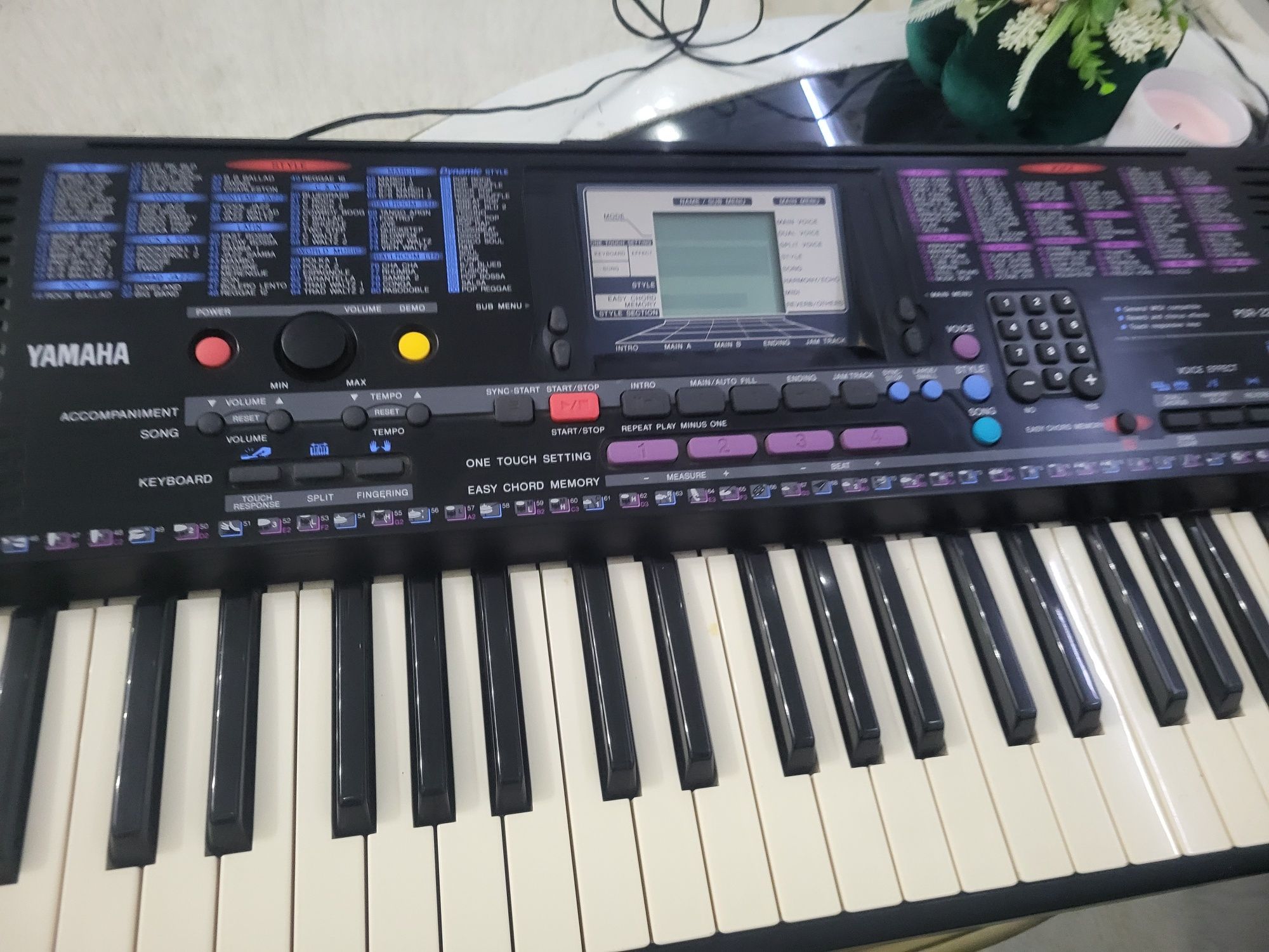 синтезатор Yamana PSR-220