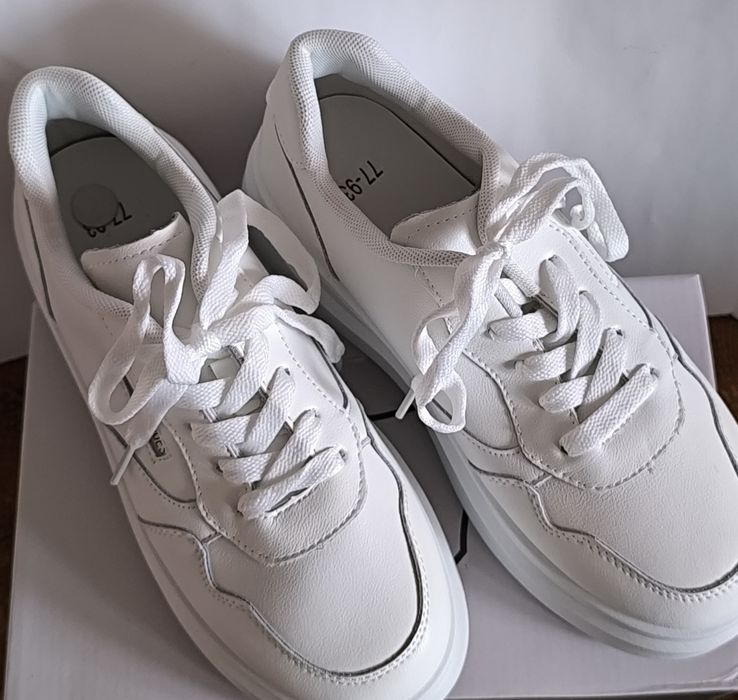 Кросівки білі жіночі шкіряні