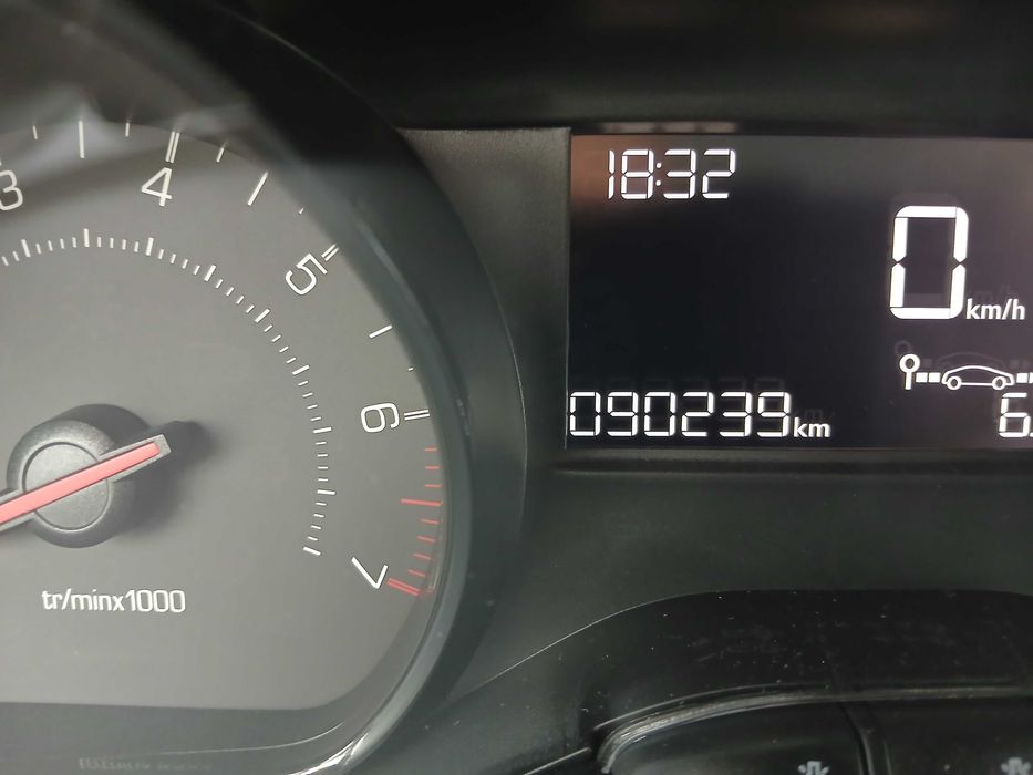 208 1.2 like otimo estado